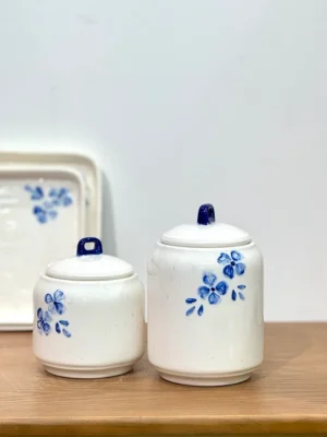 Flower design ceramic jar
